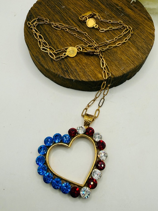 Mariana Jewelry - Vintage Mariana Patriotic Collection
Swarovski Crystal Heart Pendant